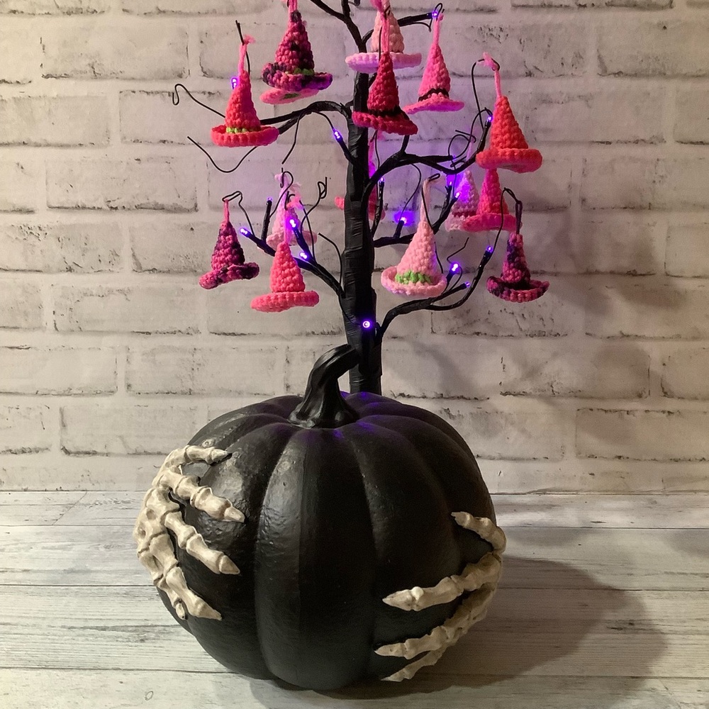 GOBLIN & GHOUL 10in Pumpkin With Skeleton Hands